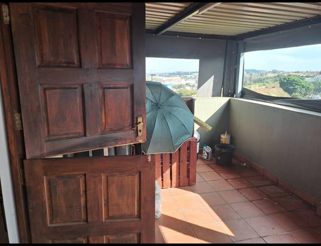 2 BEDROOM TOWNHOUSE FOR SALE IN CASTLEVIEW